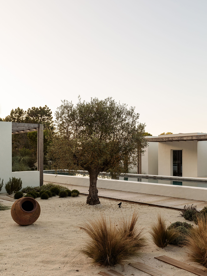 fragmentos designs a house of white volumes in comporta, portugal designboom