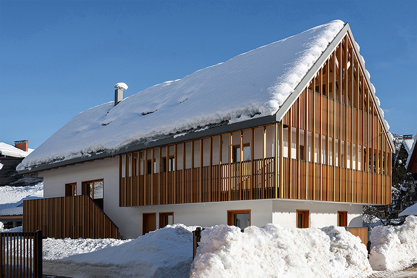 raketa d.o.o. reinterprets traditional 'gank' balcony in alpine slovenian dwelling