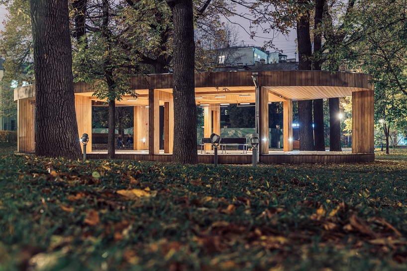 narodnyi architector blends wooden garden pavilion into historical center of moscow