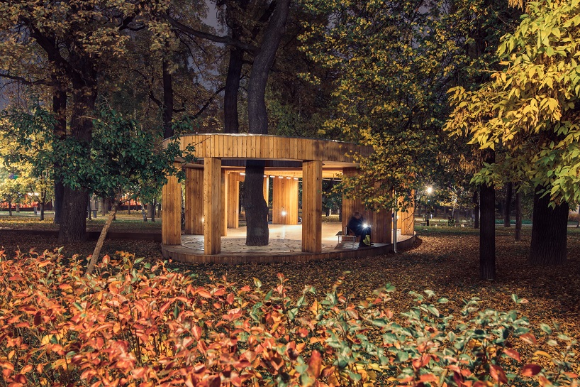 narodnyi architector blends wooden garden pavilion into historical center of moscow