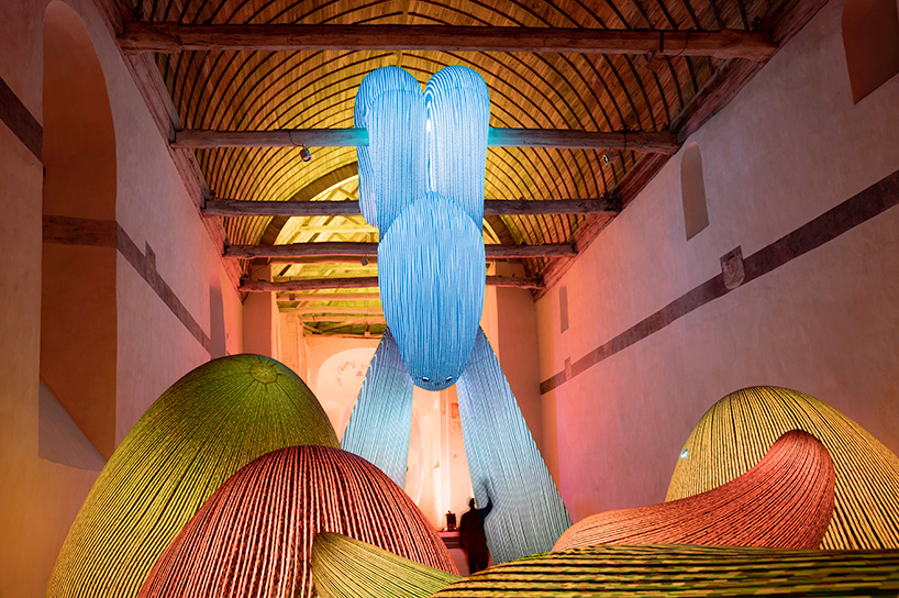 giant inflatable characters leads visitors along contemplative journey in installation by ENESS