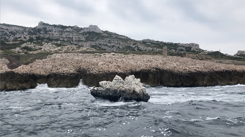 l'invisible is an artificial rock that cruises marseille’s coast