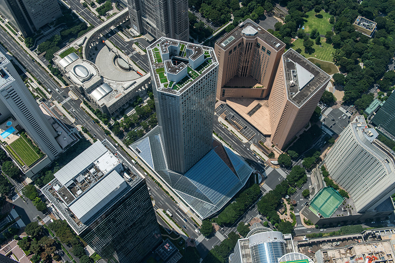 NIKKEN SEKKEI revitalizes 'triangle building' with vivid public space topped by glass roof