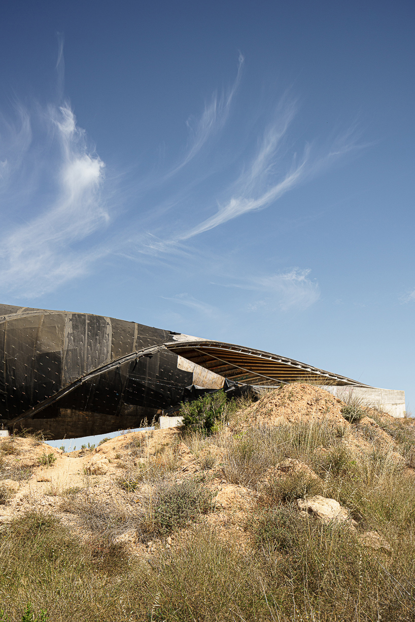 photographer kyrre sundal captures toyo ito's 'la caracola' contemporary ruin in spain