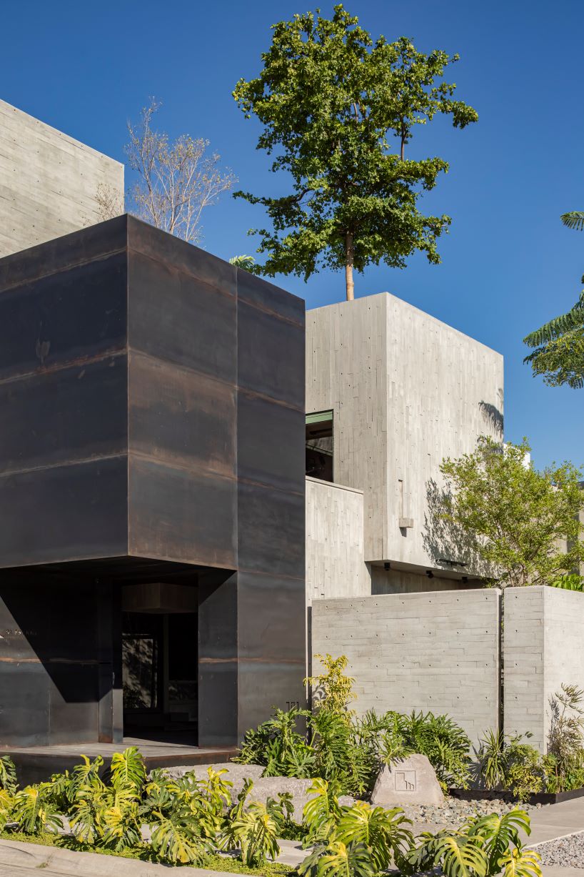 assemblage of concrete, stone, and steel blocks shape di frenna arquitectos' mexico office