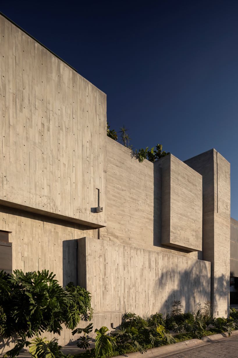 assemblage of concrete, stone, and steel blocks shape di frenna arquitectos' mexico office