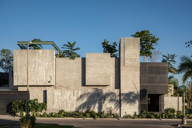 assemblage of concrete, stone, and steel blocks shape di frenna arquitectos' mexico office