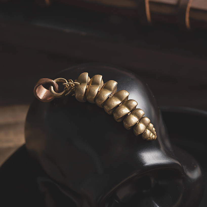 shake it up feel the creepy sound of a rattlesnake at any time its so crazy 2