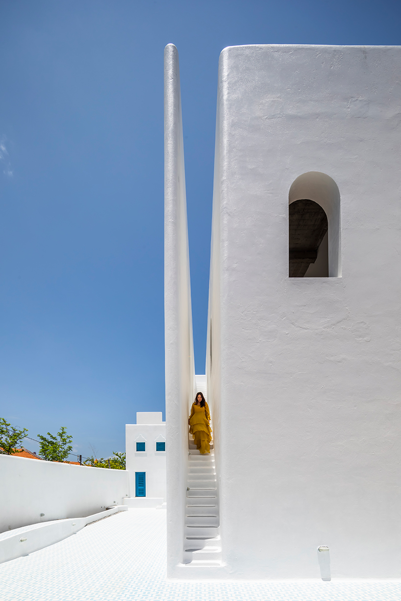 a small santorini in vinh phong bay vietnam 10