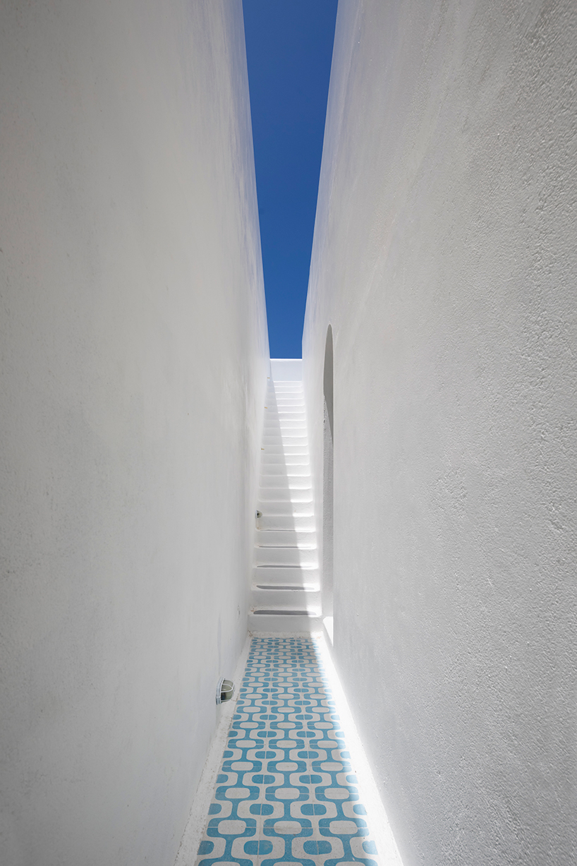 a small santorini in vinh phong bay vietnam 11