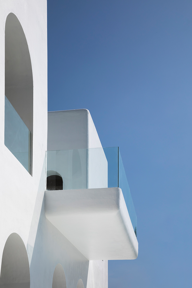 a small santorini in vinh phong bay vietnam 8