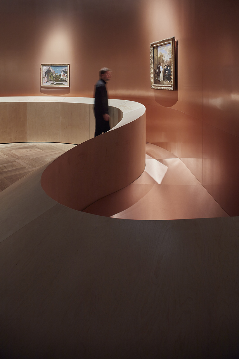 narchitektura creates chapel like interior for renaissance paintings 6