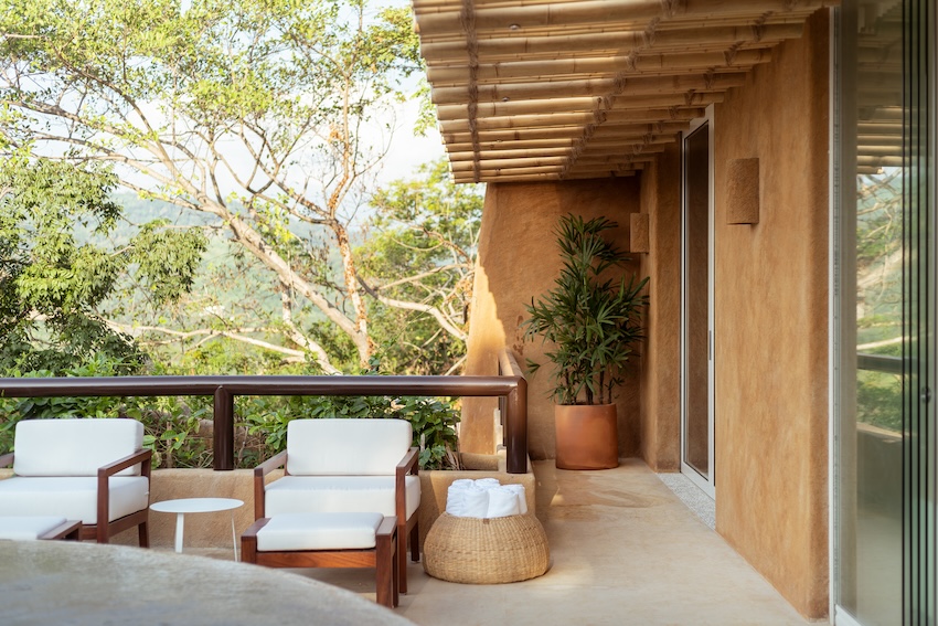 zozaya arquitectos' 'armadillo' residences in mexico capture curves of its namesake creature