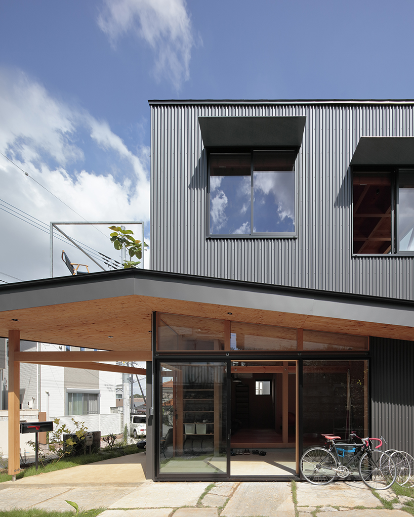 ‘terraced house’ in japan distributes weather-conformed zones to maximize living comfort