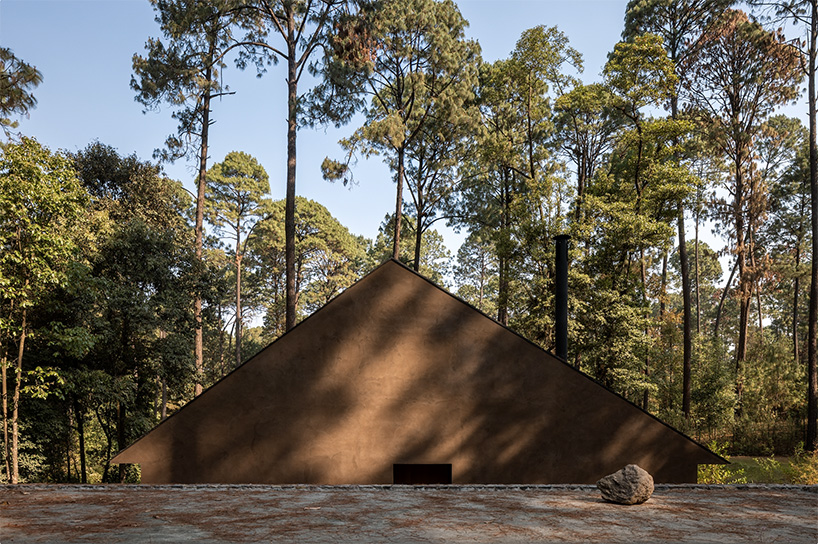 PPAA nestles idyllic retreat into pine tree woodlands of valle de bravo, mexico