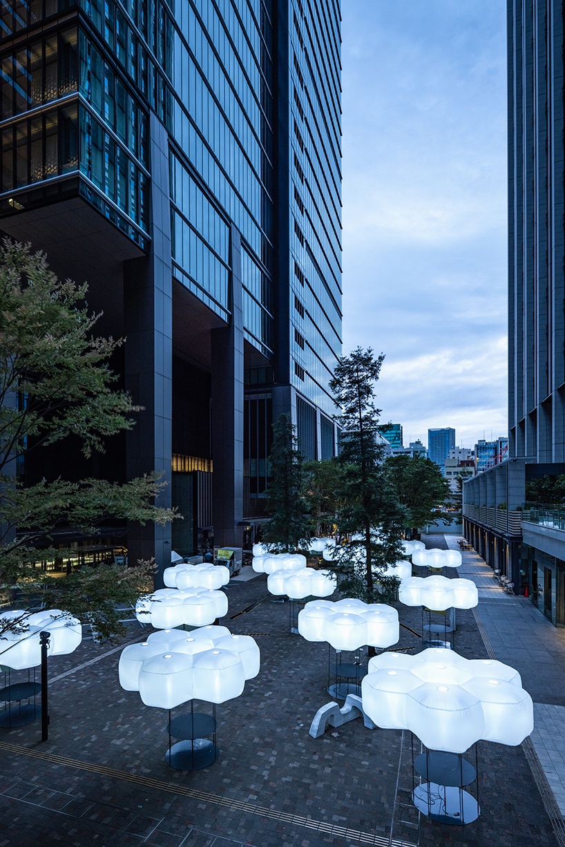luminous rice-shaped balloons by OKDO invite sake lovers to taste the brew in open-air bar in tokyo