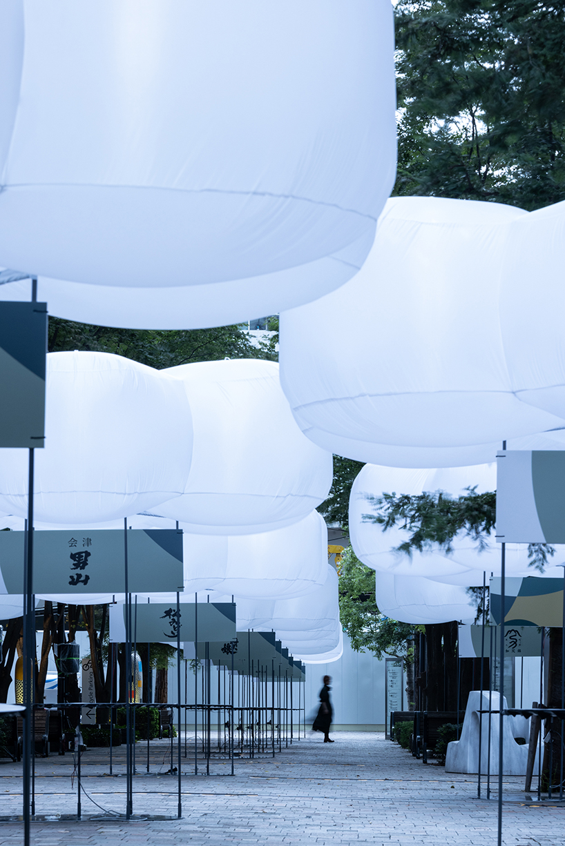 luminous rice-shaped balloons by OKDO invite sake lovers to taste the brew in open-air bar in tokyo