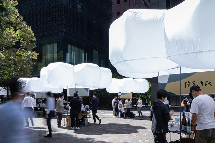 luminous rice-shaped balloons by OKDO invite sake lovers to taste the brew in open-air bar in tokyo