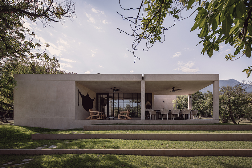 'el aguacate' weekend house composes off-the-grid living experiences in mexico