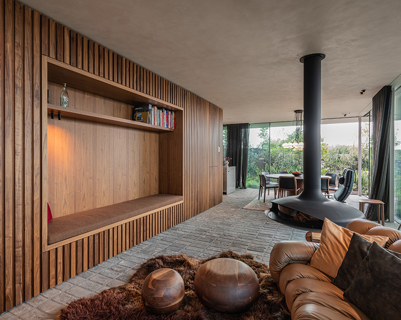 rounded volume made of walnut wood lies in the heart of penthouse T by objekt architecten - 1