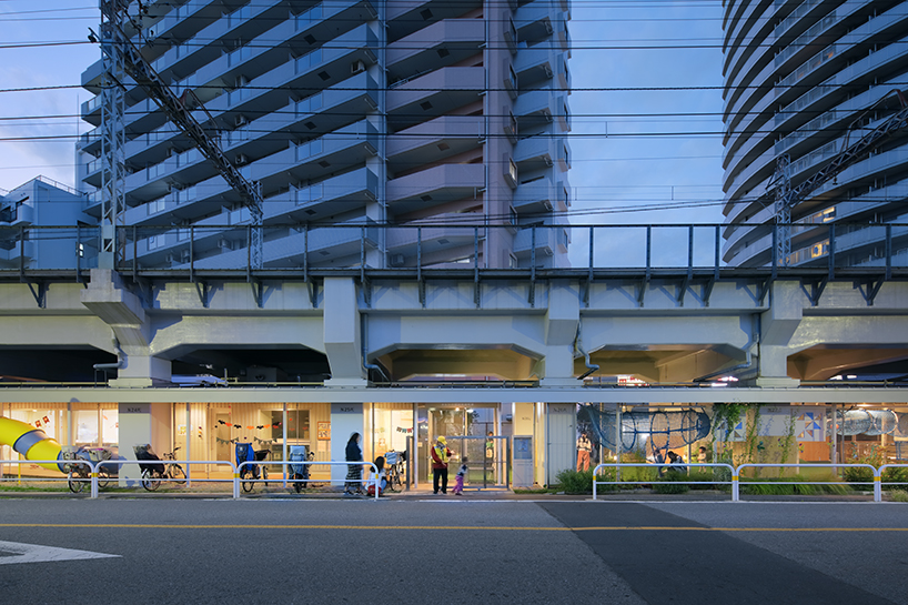 takahiro akiyama architects revives vacant lot under tokyo railway line as school