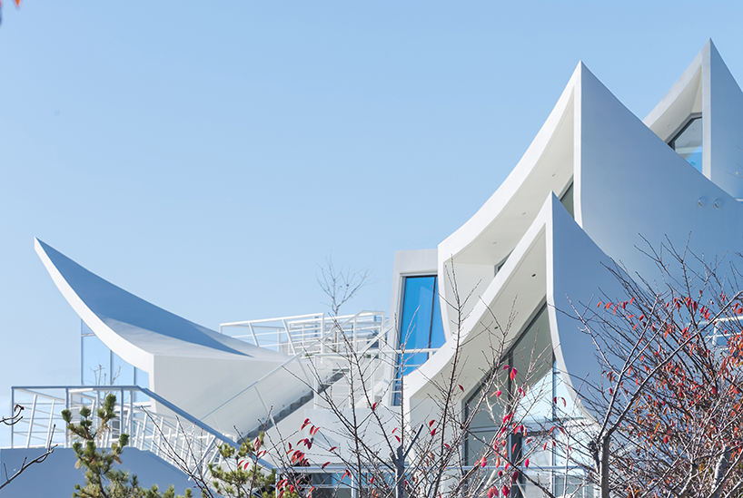 sharp edged white volumes compose IROJE KHM's sailing house in south korea
