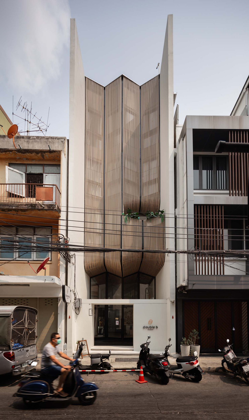 vma design studio crafts a wooden facade hostel in old town bangkok 3handcrafted wooden facade sweeps across VMA design studio’s hostel in bangkok