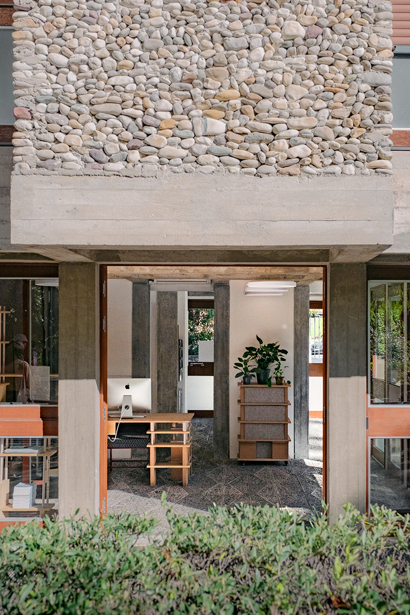 smarin's reconfigurable cork and wood installation welcomes visitors at villa arson, france