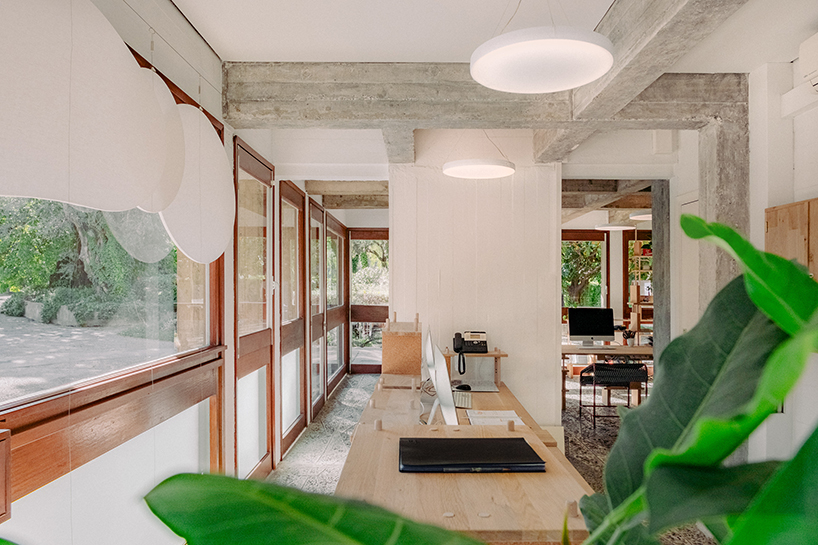 smarin's reconfigurable cork and wood installation welcomes visitors at villa arson, france