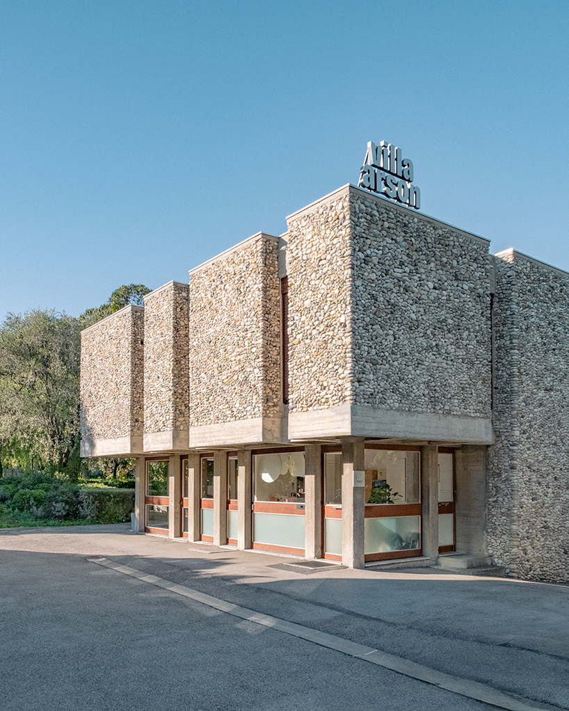 smarin's reconfigurable cork and wood installation welcomes visitors at villa arson, france