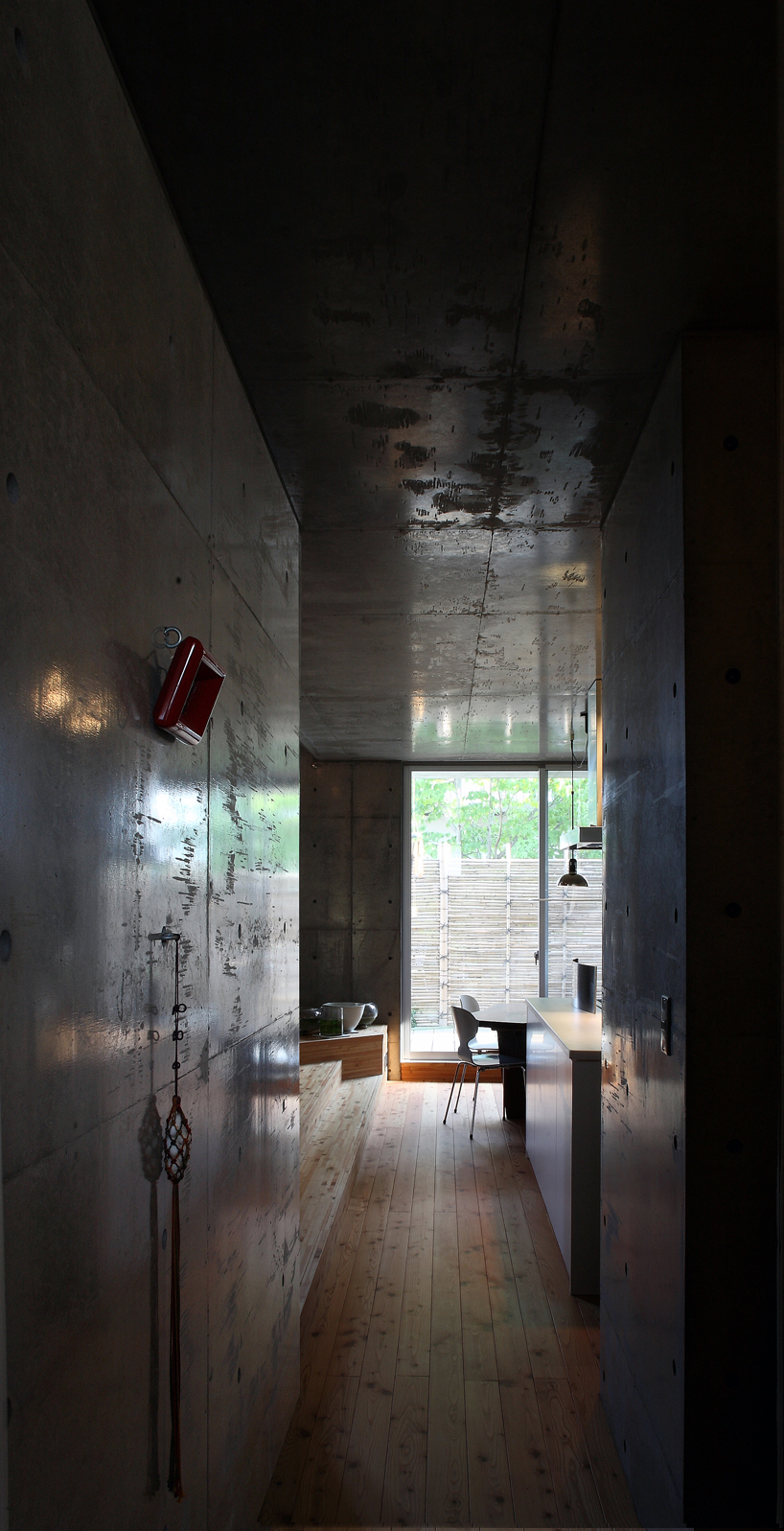 exposed concrete structure & slit openings mark atelier・k's kyoto dwelling