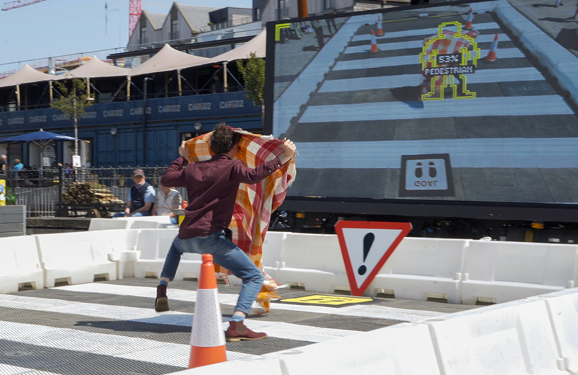 this street-based game by tomo kihara challenges you to get hit by a self-driving car to outsmart its AI