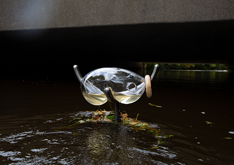 marte mei's pipes and glass bulbs activate eindhoven's dommel to communicate with its surroundings