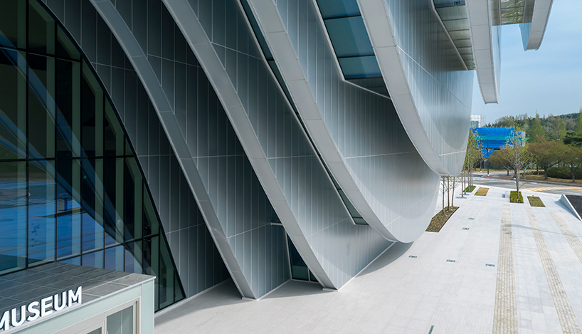 sinuous steel ribs flow around unsangdong architects' art museum in korea