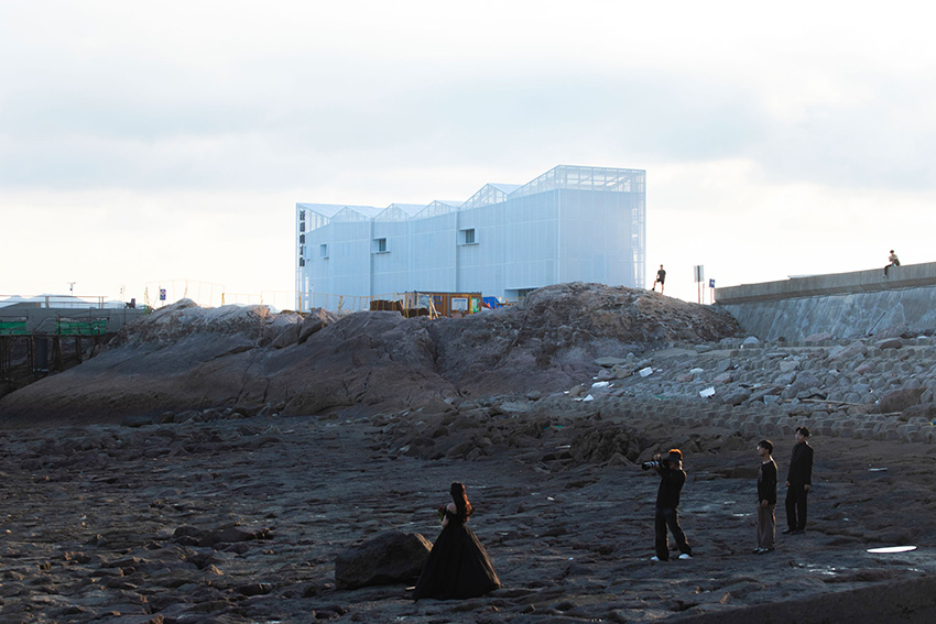 translucent metal mesh wraps MARS studio's sluice gate, echoing mountains and sea in china
