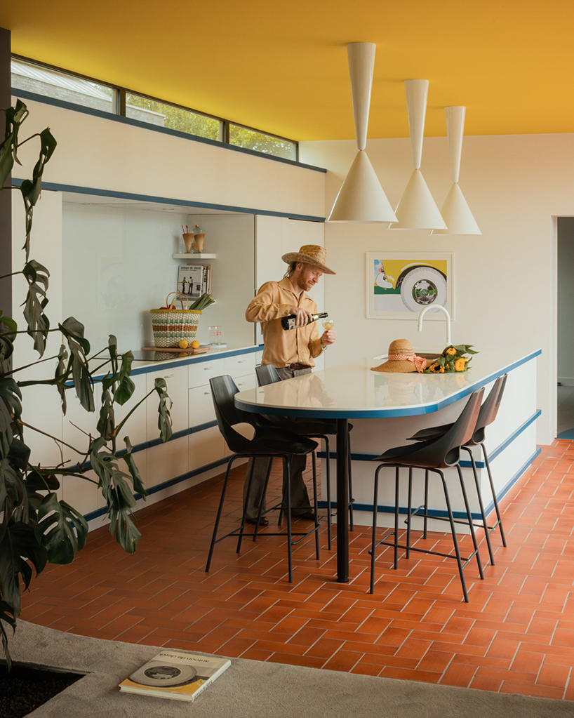 vens vanbelle reshapes painter's former home through de stijl aesthetics and primary colors - 10