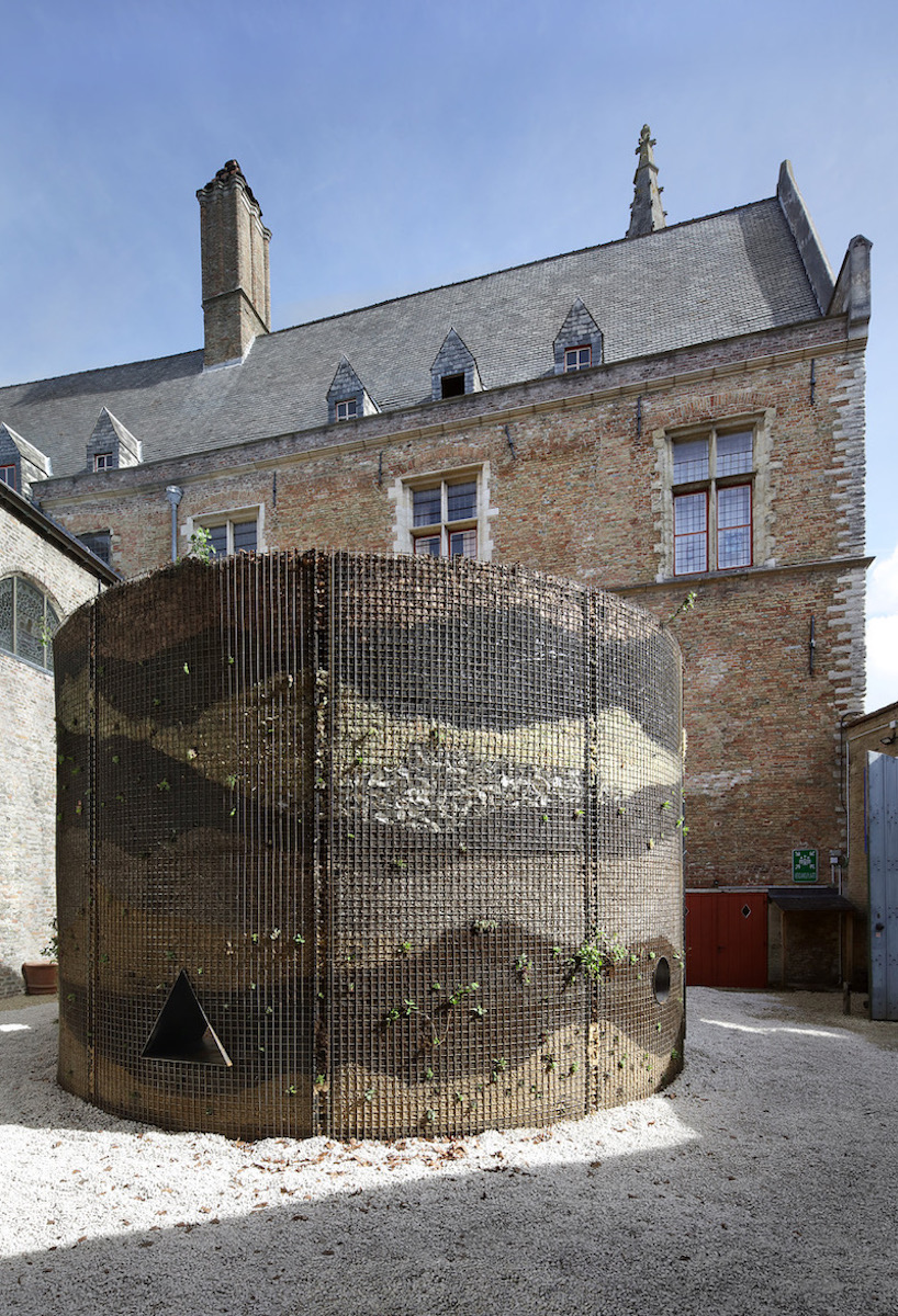 studio ossidiana’s cylindrical pavilion connects land, sea, and history at bruges triennial