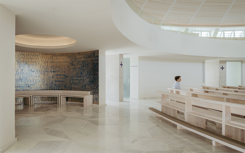 murals on gold leaf by ramos alderete studio symbolize baptism & penance in madrid chapels