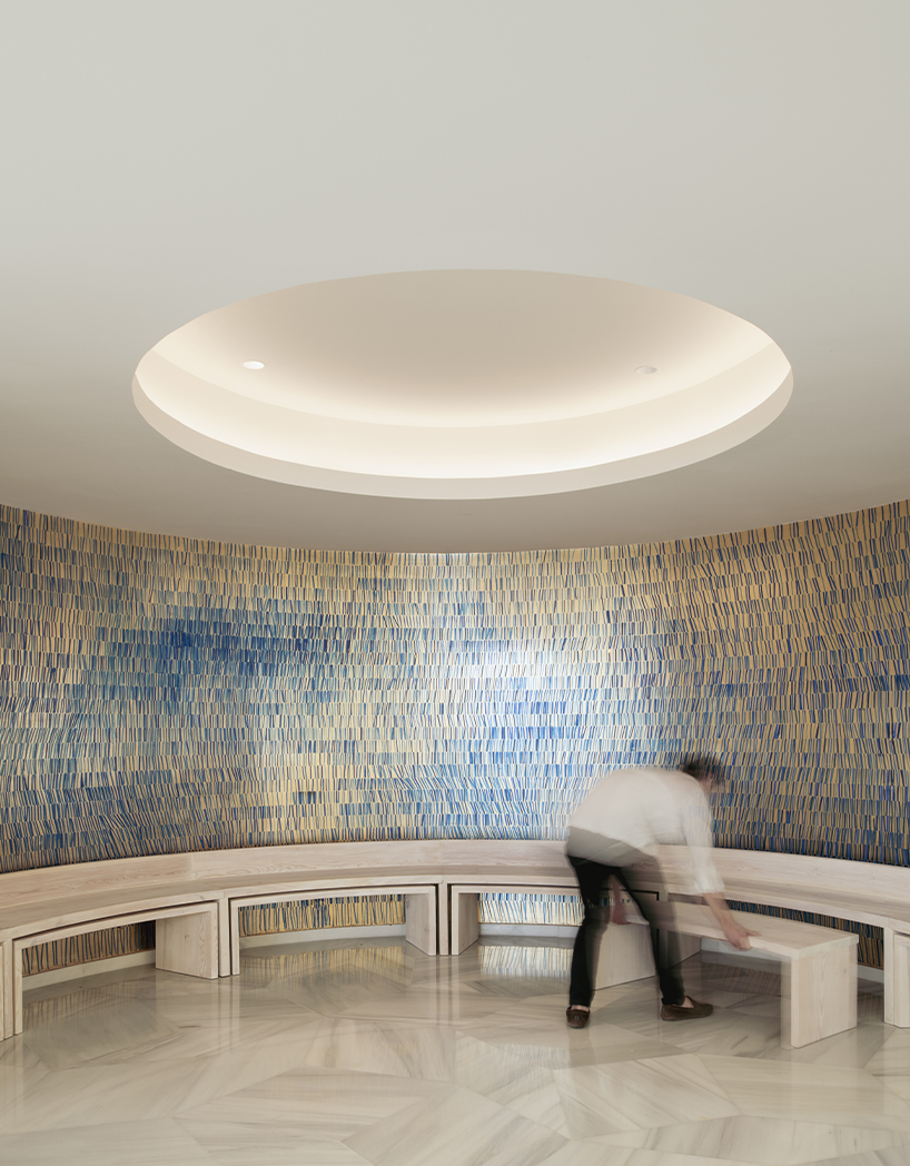 murals on gold leaf by ramos alderete studio symbolize baptism & penance in madrid chapels