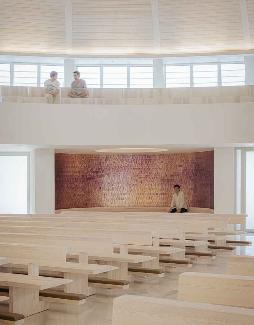 murals on gold leaf by ramos alderete studio symbolize baptism & penance in madrid chapels