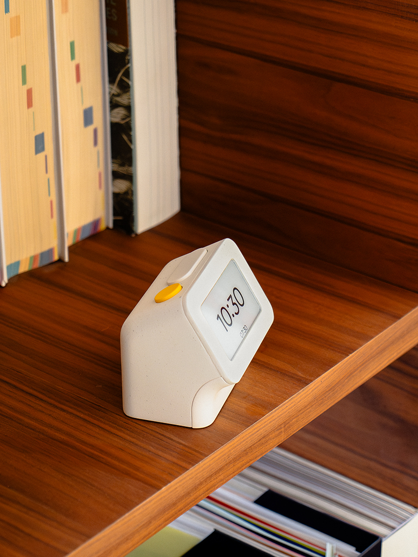 users control all functions directly through the clock interface