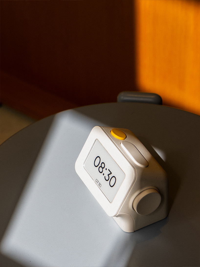 habity bedside clock e-paper