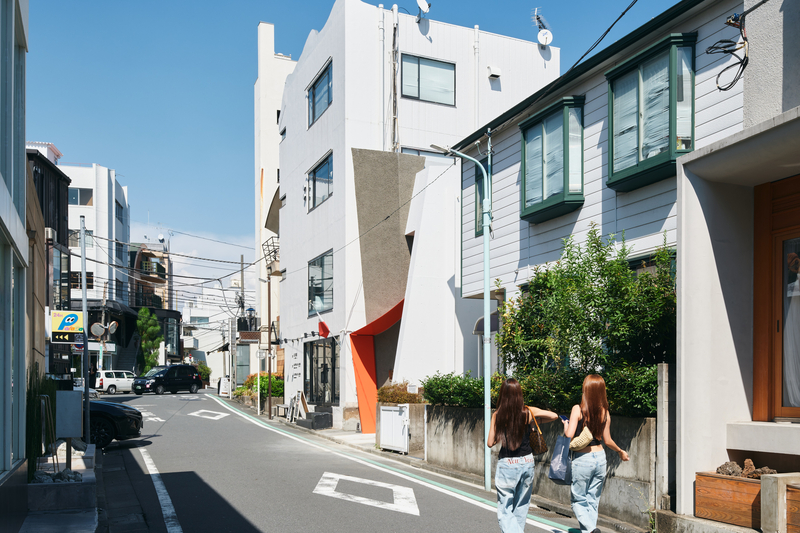 sculpted volumes for plotter tokyo flagship shop by angel estevez met 3