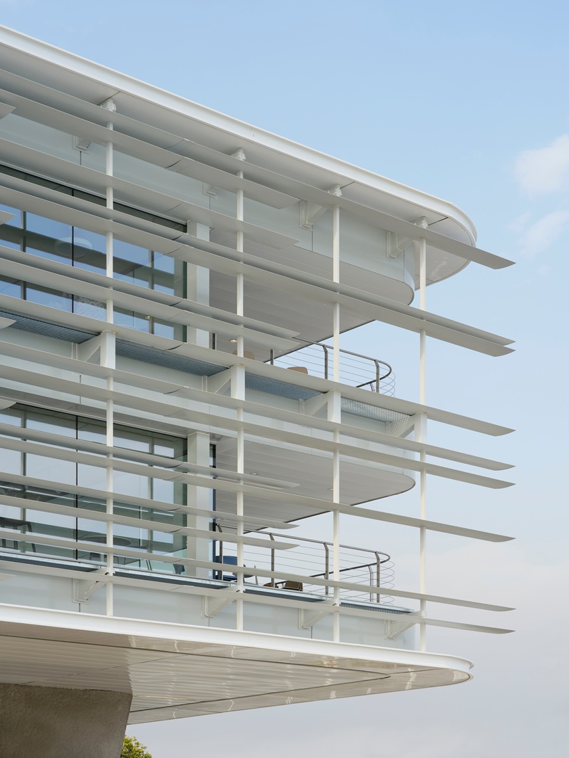 erre completes the marina de empresas campus with a third building facing the sea 4