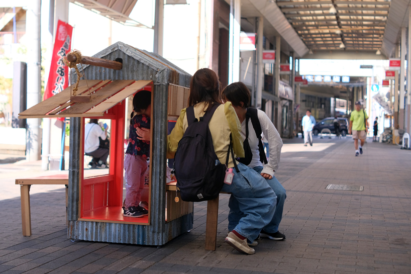 ehho%c2%b2 portable barn carrying architecture and memory into public interaction 6