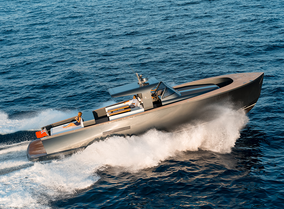 alen-yacht-alen-55-designboom-gallery01
