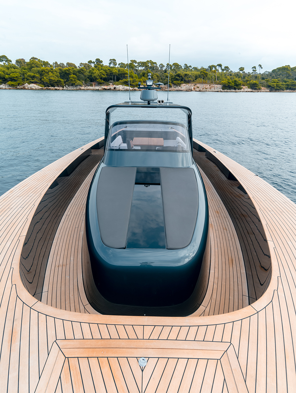 alen-yacht-alen-55-designboom-gallery04