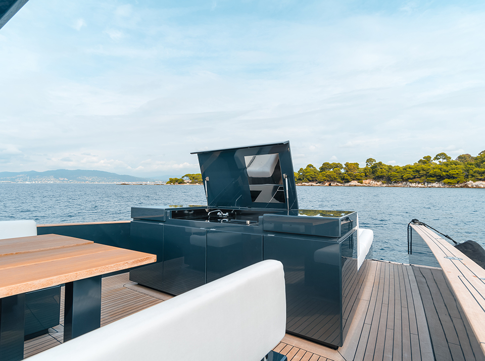 alen-yacht-alen-55-designboom-gallery07