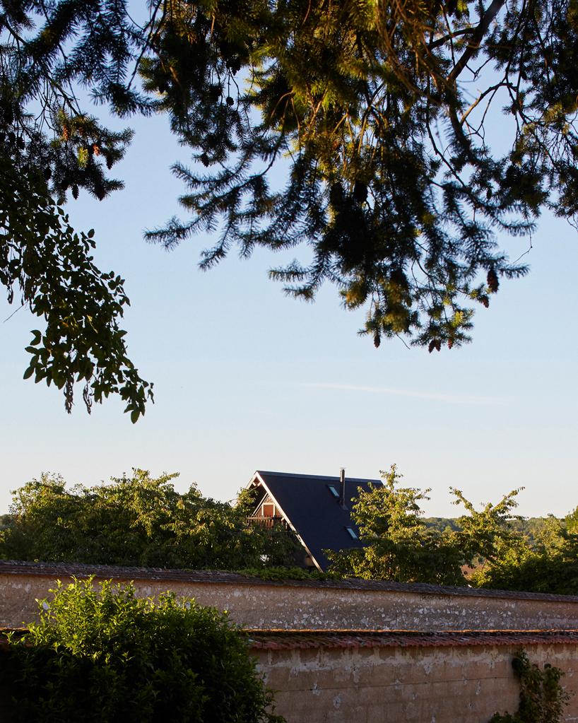 arba-the-house-between-the-walls-designboom-23