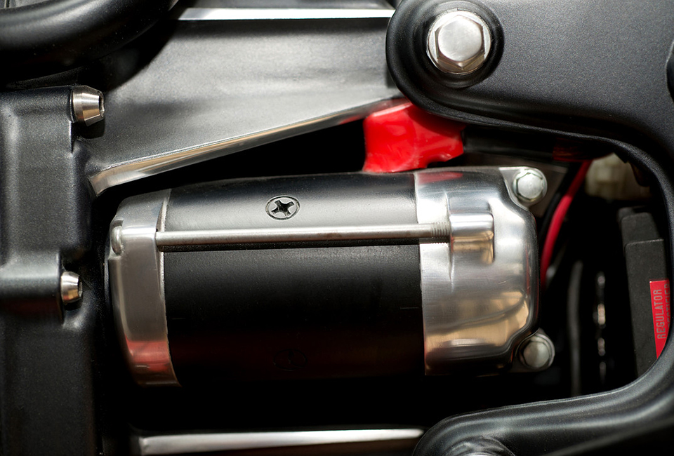 blacktrack-motors-bt-01-motorcycle-sacha-lakic-designboom-gallery04